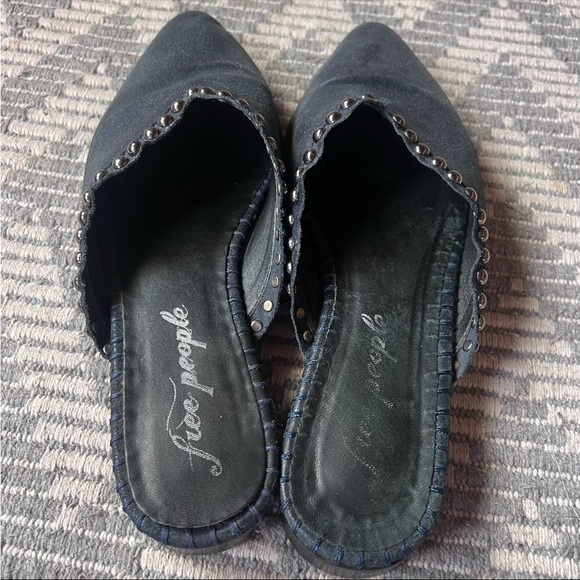 Free People Blue Studded Suede Mule Flats Women’s Size 39 EU or 8.5 US - Picture 5 of 7